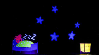 Eine Schwarzlichtdarstellung untermalte Daisys Schlaflied.