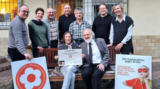 Im November 2022 gab es eine weitere Spende für den Verein „Deutsche Leukämie-Forschungshilfe – Aktion für krebskranke Kinder, Ortsverband Mannheim“. Mit dabei waren die Ehrenvorsitzenden Martin und Gisela Stachniss (vorne), der aktuelle Vorsitzende Dr. Gregor von Komorovsky, Doris und Gerhard Schäfer, Heiko Gehrisch, Harald Haberfellner, Jan Metzger sowie Almut Ender (von links).