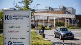 Auch das Kreiskrankenhaus Bergstraße muss bis Juni an das Land melden, welche Leistungen man den Patienten künftig anbietet.