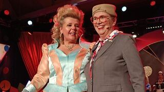 Michaela Hartnagel-Keil mit der Kunstfigur Kättl Feierdaach, deren Schöpferin Jutta Hinderberger aus der Pfalz stammt, bei der Aufzeichnung der Hessischen Weiberfastnacht im Februar dieses Jahres. Auch sie wird beim Comedy-Abend am 23. Mai in Einhausen dabei sein.