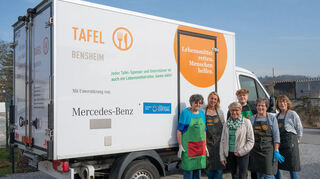 Die Tafel Bensheim freut sich über ihr neues Kühlfahrzeug, das unter anderem dank einer Förderung durch die Stiftung der Deutschen Fernsehlotterie finanziert wurde.