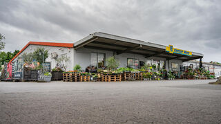 Edeka Merz in Auerbach soll erweitert werden. Dafür brauchte es zunächst die Änderung des Bebauungsplans, jetzt stimmte der Bauausschuss im zweiten Schritt für den städtebaulichen Vertrag zur Umsetzung des Vorhabens,