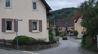 Schleichweg zur Werkstraße: Wenn im Sommer mit der jahrelangen Sanierung der Stadtbachverdolung an der Siegfriedstraße begonnen wird, rechnen die Sonderbacher mit deutlich mehr Fahrzeugverkehr im Dorf.