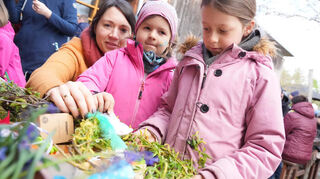 Beim Frühlingsfest im Naturschutzzentrum Bergstraße waren wärmende Jacken sinnvoll.