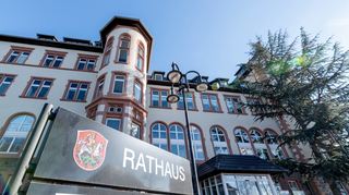 Die Sicherstellung der Zahlungsfähigkeit der Stadt sei bei einer weiteren Aufschiebung ernsthaft gefährdet.