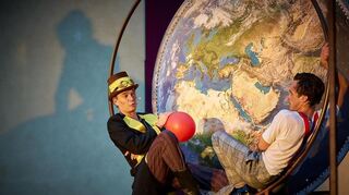 Das Stück „In 80 Tagen um die Welt“ wird am Donnerstag in der Weinheimer Stadthalle aufgeführt.