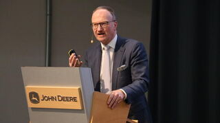 „Geld draufschütten“ sei im vierten Jahr der wirtschaftlichen Stagnation in Deutschland keine Lösung, meint Ökonom Lars Feld in Mannheim.