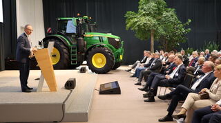 Auf Einladung der IHK referiert der Freiburger Professor für Wirtschaftspolitik im John-Deere-Forum Mannheim.