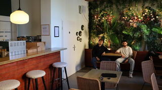 Vieles an der Einrichtung des „Schön Klar“ wurde beibehalten, auch die Speisekarte bleibt ähnlich. Der Fokus auf vegane Gerichte aber fällt weg.