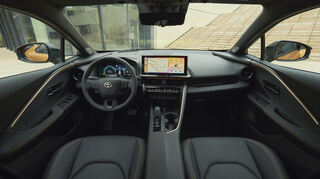 Gut verarbeitet und mit vielen Tasten präsentiert sich das Cockpit.