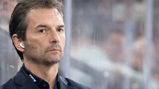 Adler-Trainer Dallas Eakins will sich in den kommenden Wochen „so viele Spiele wie möglich“ anschauen.