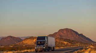 Ein Western Star 57X von Daimler Truck unterwegs im Norden der USA.