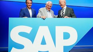 Hauptversammlung 2024 in der SAP Arena Mannheim: Vorstandsvorsitzender Christian Klein (v.l.), SAP-Mitgründer Hasso Plattner und sein Nachfolger als Aufsichtsratsvorsitzender, Pekka Ala-Pietilä.