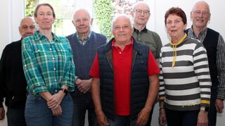 Der neue Vorstand: (vorne, von links) Simone Schmidt, Bernd Eßinger, Ingrid Konecny, (hinten, von links) Hans Maurer, Werner Fritscher, Reinhard Schmidtke und Willi Schmidt.