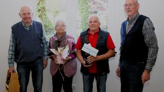 Im Rahmen der Jahreshauptversammlung ehrte Vorsitzender Willi Schmidt (rechts) drei Mitglieder: Werner Fritscher für 40 Jahre Vereinszugehörigkeit sowie Helene Collin und Bernd Eßinger für je 20 Jahre (von links).