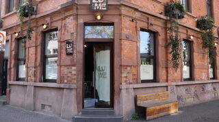 Einladend am Eck in der Beilstraße 29 ziert das neue Café "Lume" - eine traumhafte Lage.