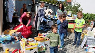 Ein breit gefächertes Angebot gab es beim Beedenkirchener Hofflohmarkt.