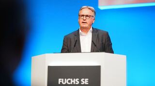 Vorstandsvorsitzender Stefan Fuchs bei seiner Rede im Rosengarten.