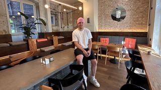 Jakob Schöpe ist bereit für die Eröffnung seines Cafés in der Neckarstadt-West.
