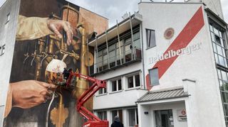 Das Mural des Künstlers Matthias Mross prangt an der Seite der Heidelberger Brauerei.