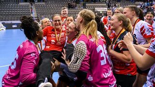 Der zweite Platz beim Pokal-Final-Four war einer der absoluten Höhepunkte für Heike Ahlgrimm und die Flames und wurde entsprechend ausgiebig gefeiert.