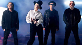 Garbage anno 2025 (von links): Produzent und Drummer Butch Vig, Sängerin Shirley Manson, Gitarrist Steve Marker sowie Duke Erikson (Keyboards, Gitarre).