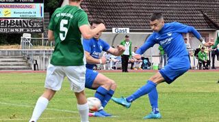 Die Olympia (hier Markus Moh Amar beim Schuss) muss ihre Torchancen konsequent nutzen.