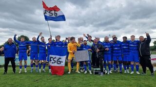 Nach elfjägrier Abstinenz kehrt die FSG Bensheim in die Kreisoberliga zurück. Nach dem entscheidenden Sieg in Fehlheim wurde die A-Liga-Vizemeisterschaft und der dritte Aufstieg in Folge bejubelt.