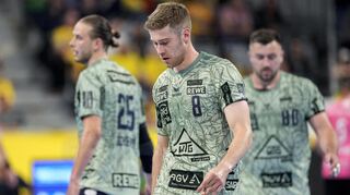 Olle Forsell Schefvert (v.l.) Tim Nothdurft und Jannik Kohlbacher nach dem enttäuschenden 26:33 gegen den TVB Stuttgart.