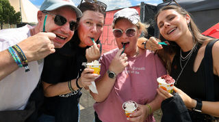 Nicht nur bei der Lauch Creme Gruppe, die einen Song über „Eiscreme“ im Repertoire hat, auch bei den Derby-Fans stehen kulinarische Angebote auf dem Festivalgelände hoch im Kurs.