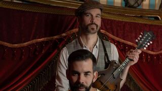 Am Donnerstag sind Jack Corrigall und Jens Lorbeer als deutsch-britisches Duo im Zuge der „Brauhaus Akustik“ Reihe in der Woinemer Hausbrauerei zu hören.