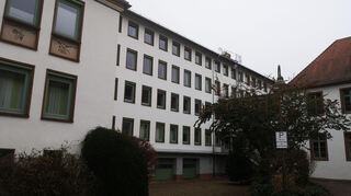 Das Bergsträßer Landratsamt in Heppenheim. Das Regierungspräsidium kritisiert den Stellenzuwachs bei der Kreisverwaltung.