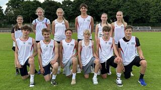 Trotz einiger kurzfristiger Ausfälle zeigten die AKG-Leichtathleten in der Wettkampfklasse U16 eine mannschaftlich starke Leistung und qualifizierten sich als Regionalsieger für den Landesentscheid