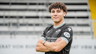 Der SV Sandhausen bindet U19-Kapitän Yanis Outman an den Verein.