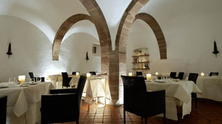 Stilvoll speisen im Kreuzgewölbe - ein Blick in eines der Restaurants ("Refugium").