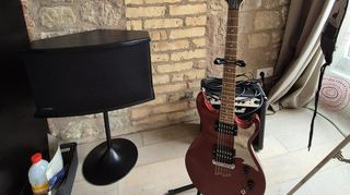 Das "Musikzimmer" im "Lösch für Freunde". Hier kann der Gast sogar E-Gitarre spielen...