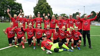 Starker Nachwuchs: Die C-Junioren des JFV Bensheim/Auerbach bejubeln die Verbandsliga-Meisterschaft.