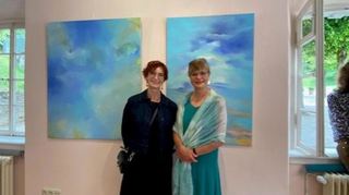 Cornelia Komor und Claudia Fritsche zeigen ihre Werke im Damenbau des Fürstenlagers.
