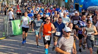 Auf die Plätze, fertig, los: Hunderte Männer und Frauen gingen beim Altstadtlauf in Heppenheim an den Start.