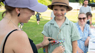 Auf der Klosterwiese konnten junge Festbesucher kreativ werden. Auch Angebote wie Kinderschminken waren sehr beliebt.