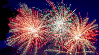 Ein prächtiges Feuerwerk erhellte den Nachthimmel zum Abschluss des Lorscher Johannisfestes