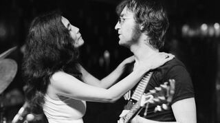 John Lennon und Yoko Ono in einer Szene des Films "One To One: John & Yoko".