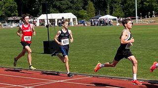 Lukas Ross (Mitte/Nr. 631) vom LCO Lorsch ging das schnelle Tempo über 800 Meter mit und lief mit Bestleistung auf Rang sieben.