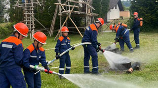 Ein weiterer Einsatz für den Feuerwehrnachwuchs galt einer „brennenden Grasfläche“ bei den Pfadfindern in Reichenbach.