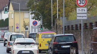 Bürgermeister Sebastian Clever bittet in einem Schreiben an Landrat Engelhardt, die bestehende Tempo-30-Strecke im Bereich der Evangelischen Kita um 150 Meter bis zur Wiesenpromenade zu verlängern.