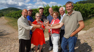 Der Ausschuss des Bergsträßer Weinfrühlings (v.links): Dieter Blumenschein, Johannis Bürkle, Hilde Deppert, Sebastian Jäger, Harald Maschik, Cornelia Eberle, Heinrich Hillenbrand, Thomas Herborn