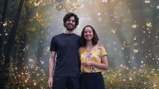 Endlich vereint: Bei Sturm der Liebe hat es noch nicht geklappt, aber jetzt steht ja ein Sommernachtstraum an – Jeannine Gaspar und Marcel Zuschlag vor der Kulisse für die Heppenheimer Shakespeare-Inszenierung.