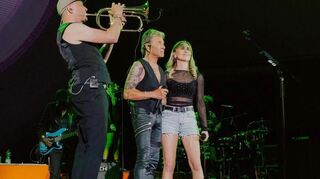 Beim Konzert kam Emma Ross als Überraschungsgast aus dem Backstage-Bereich auf die Bühne und Peter Maffay stellte sie dem Publikum als Siegerin der Challenge vor.