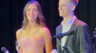 Der erste emotionale Höhepunkt des Abends: Die Abirede von Verona Korbi und Frederik Koch.