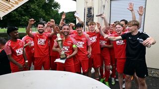 Ausgelassen feierten die Spieler der TSV Auerbach im vergangenen Jahr im Weiherhausstadion den Gewinn der Stadtmeisterschaft.